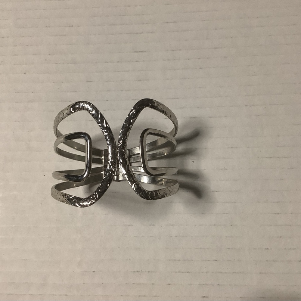 Elegant Silver Textured Bracelet